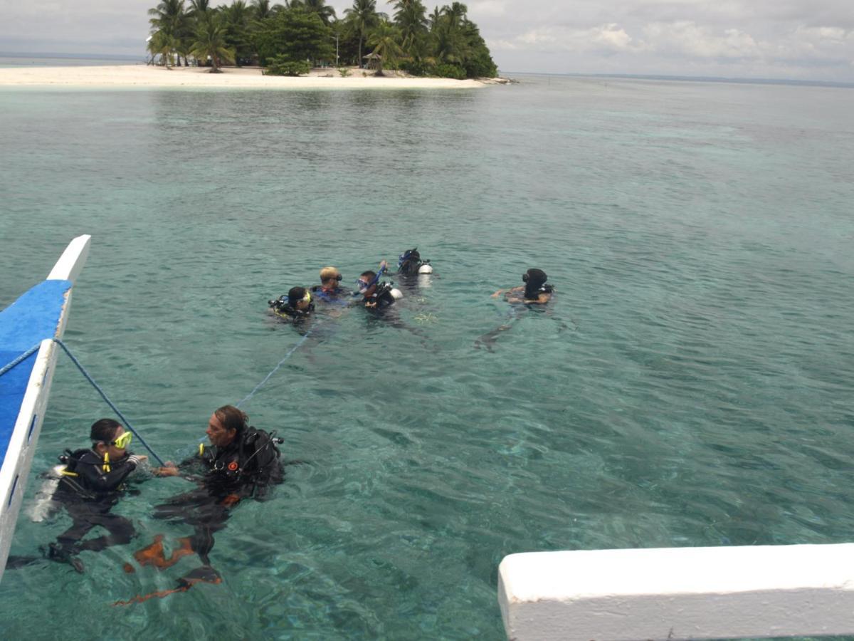 The Shark'S Tail Dive Center Daanbantayan Exterior foto