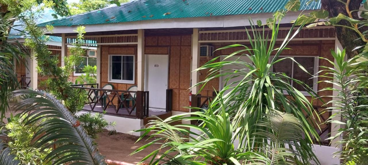 The Shark'S Tail Dive Center Daanbantayan Exterior foto