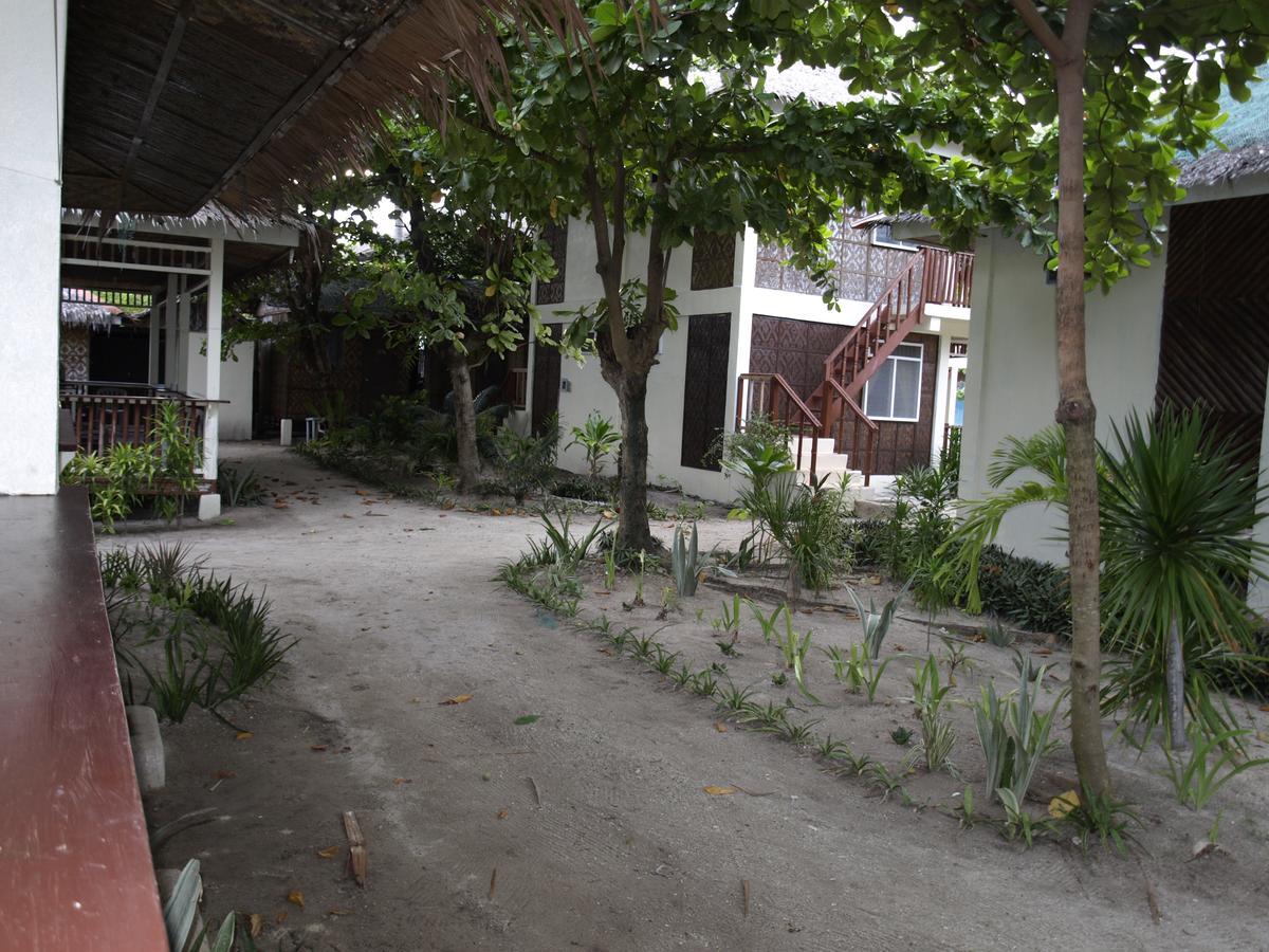 The Shark'S Tail Dive Center Daanbantayan Exterior foto