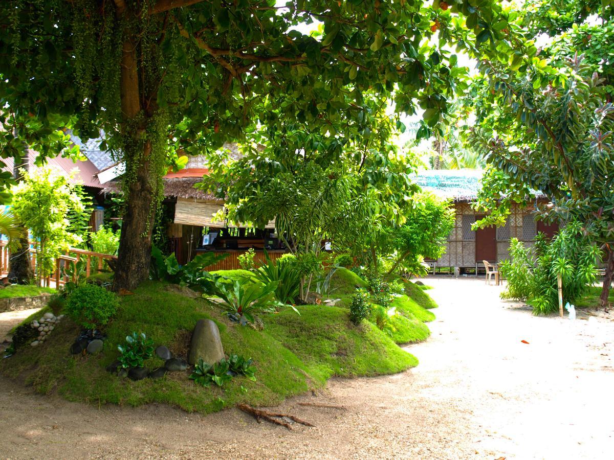 The Shark'S Tail Dive Center Daanbantayan Exterior foto