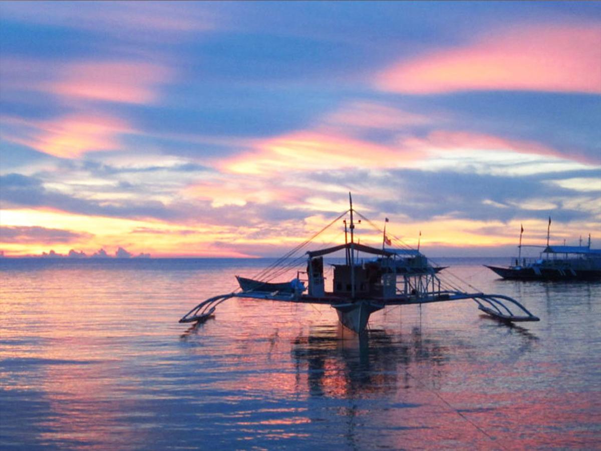 The Shark'S Tail Dive Center Daanbantayan Exterior foto