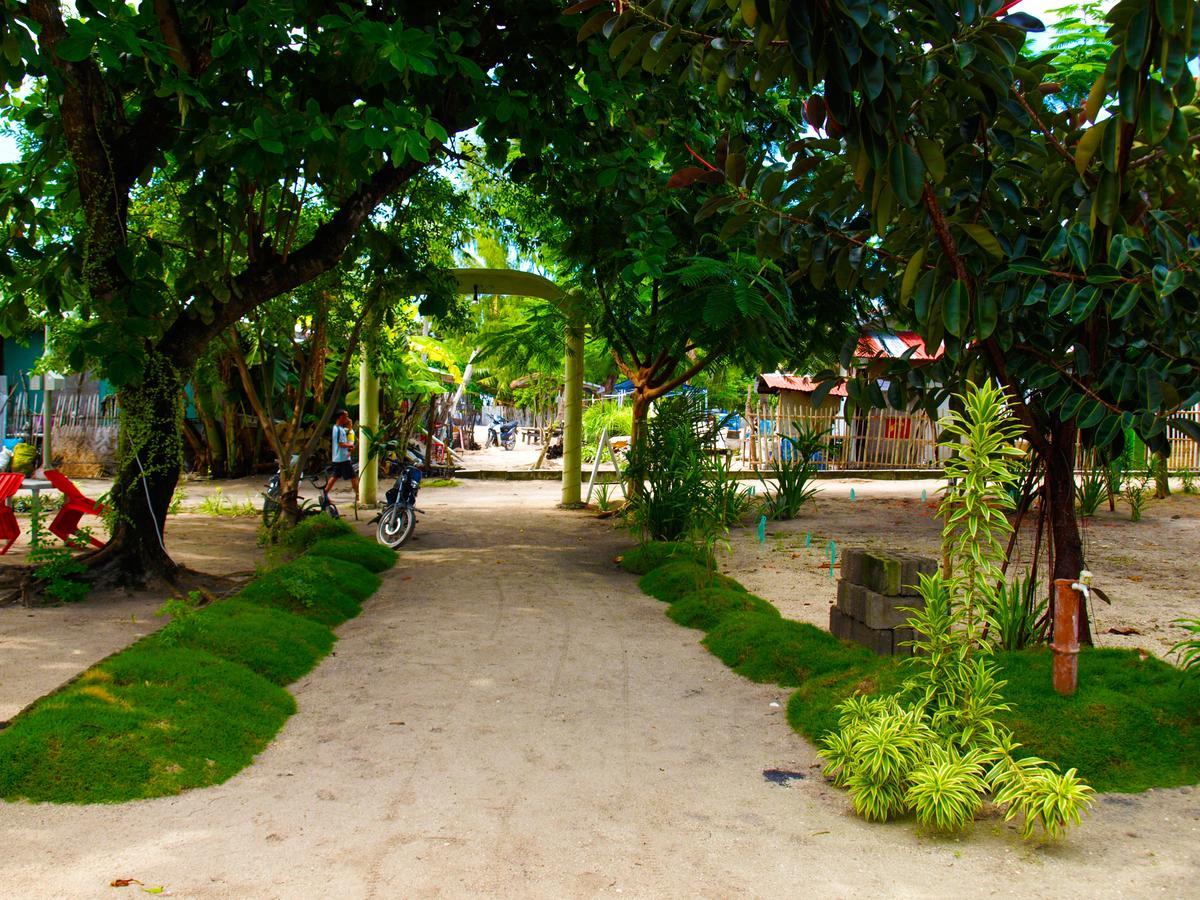 The Shark'S Tail Dive Center Daanbantayan Exterior foto