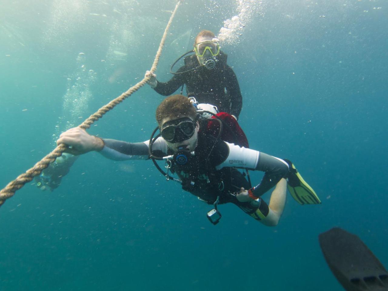 The Shark'S Tail Dive Center Daanbantayan Exterior foto
